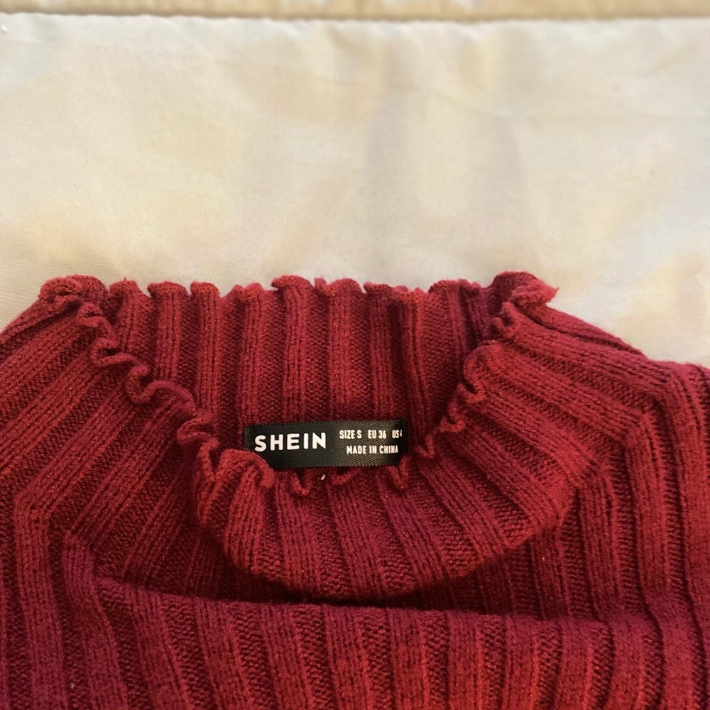 red cropped  long sleeve